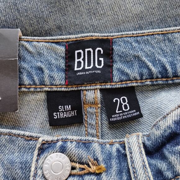 E BDG Women's Light Wash Distressed Ripped Slim Straight Blue Denim Jeans NWT 28 - Picture 8 of 10